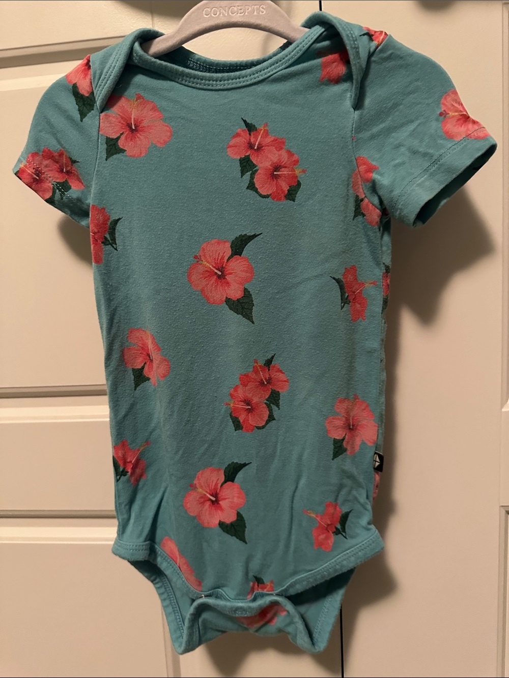 Kyte Baby hibiscus bodysuit